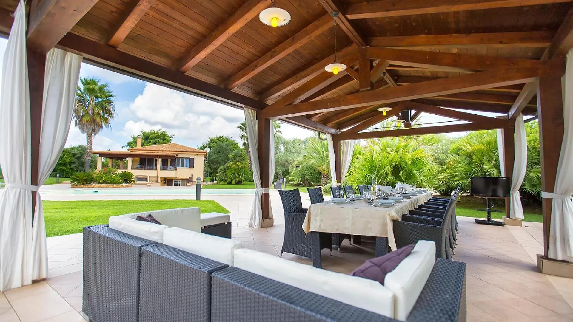 אלגהרו Villa Paradiso With Swimming Pool Large Garden And Tennis Court